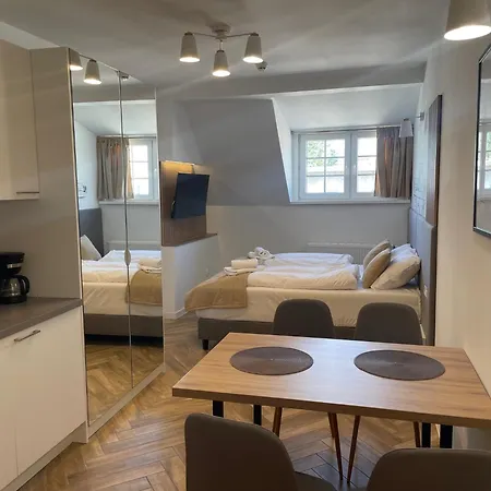 公寓 Apartments *
